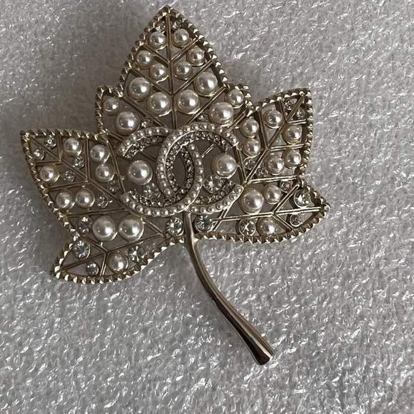 Extremely Rare Chanel Maple Leaf Brooch Pin - Made in France preowned